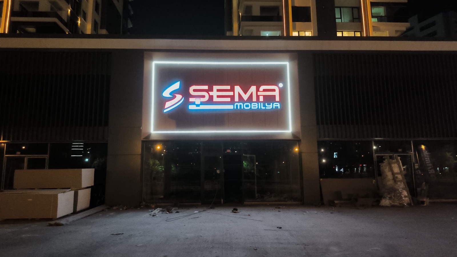 Diyarbakır Sema ışıklı tabela gece görünümü